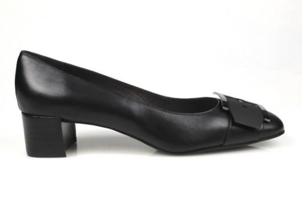 zapatos negros con hebilla . u279