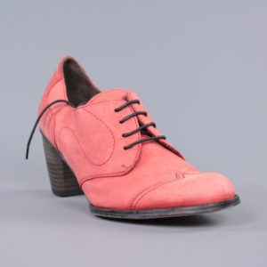 Zapatos rojos con cordones .u830x
