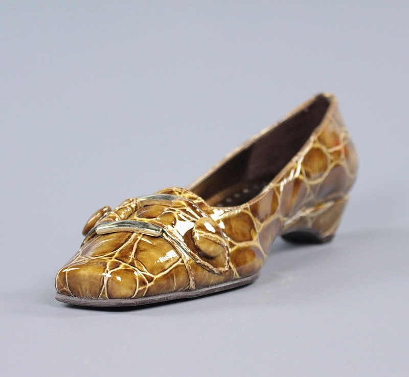 Zapatos taupe charol.u938x