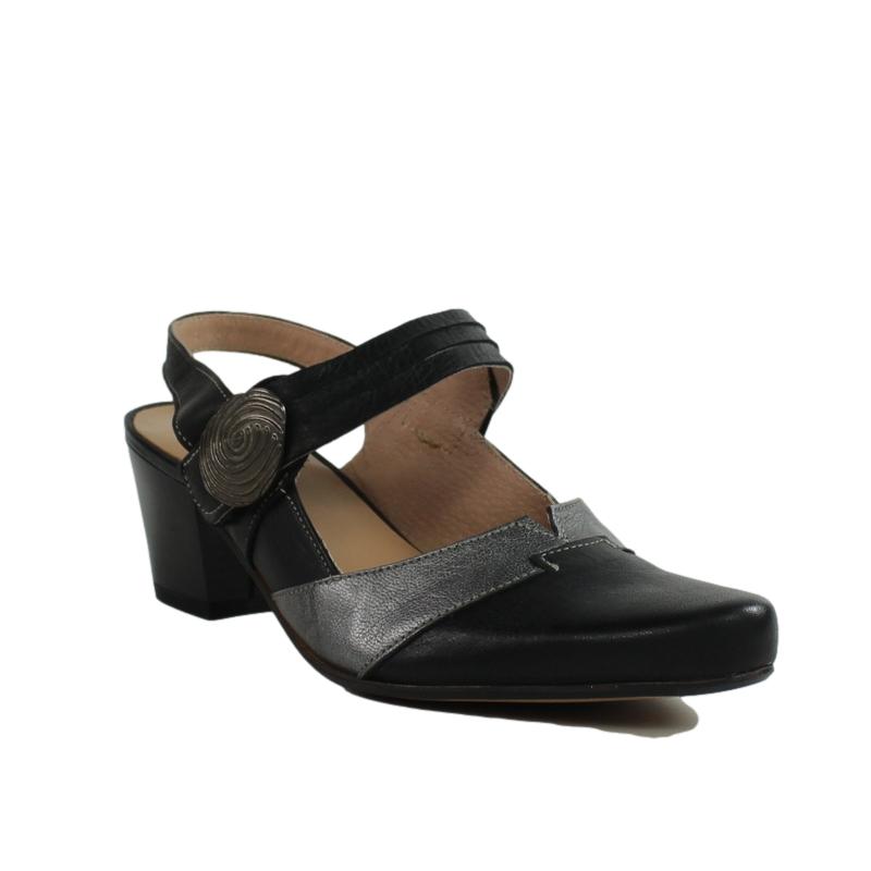 Zapatos destalonados piel negra y plateada con cierre en velcro.t254v-e47
